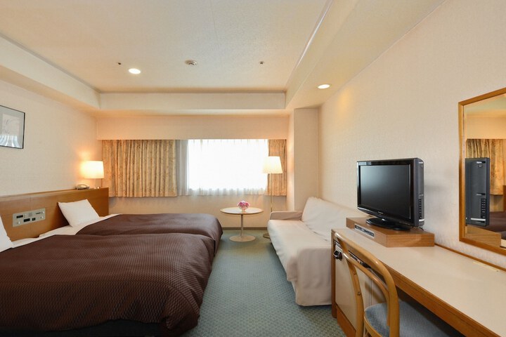 Room 5 of 32