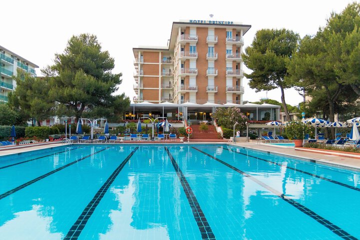 Hotel Pool