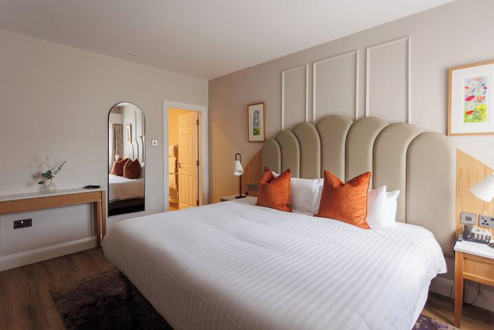 Room 26 of 146