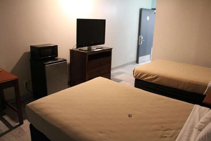 2 Double Beds (1 of 10)