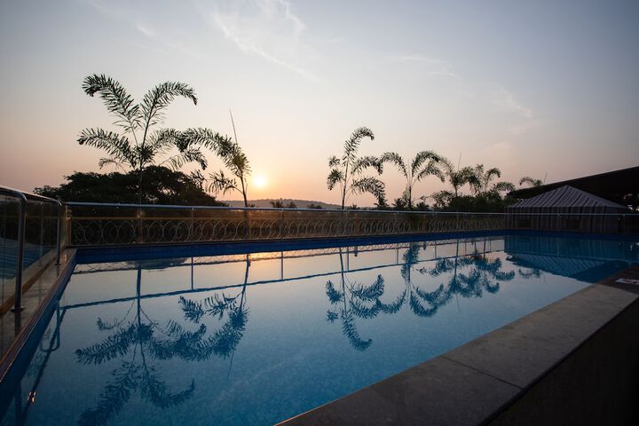 Pool 21 of 37
