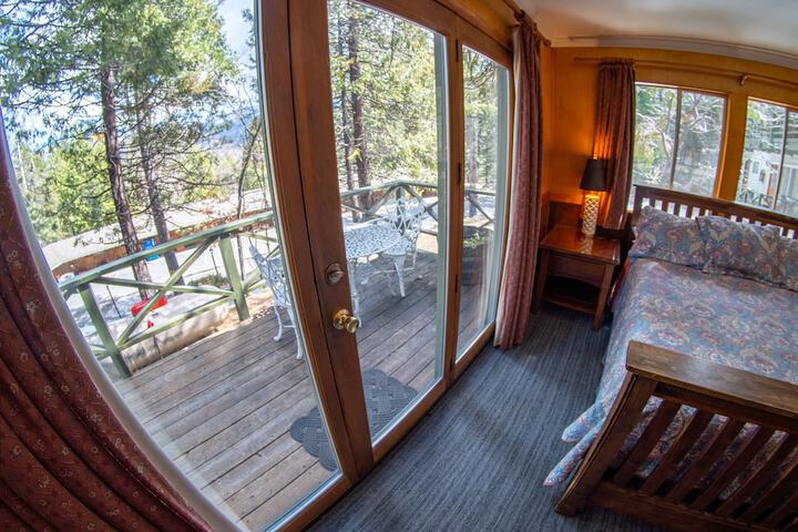1 King Bed Mountain View (28 of 28)
