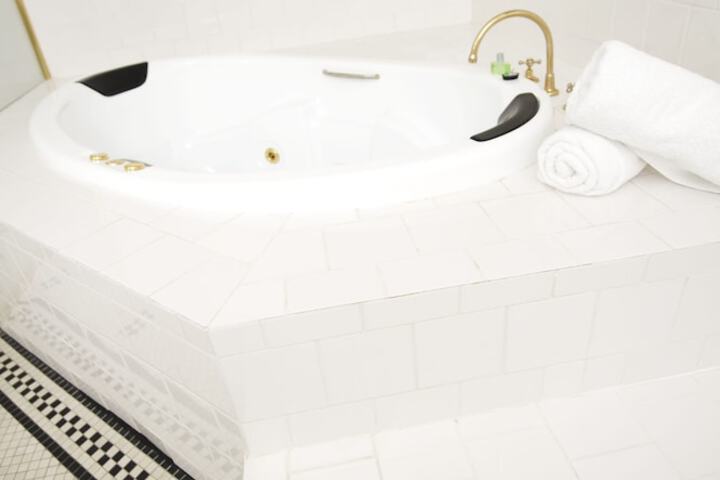 Hot Tub 35 of 63