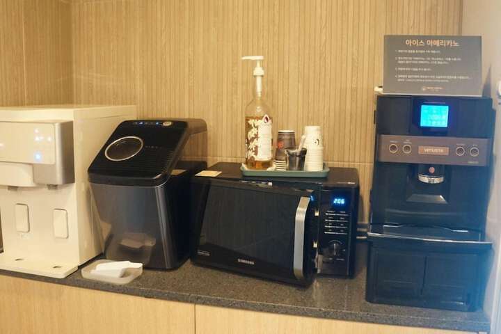 Breakfast/Coffee Service 97 of 109