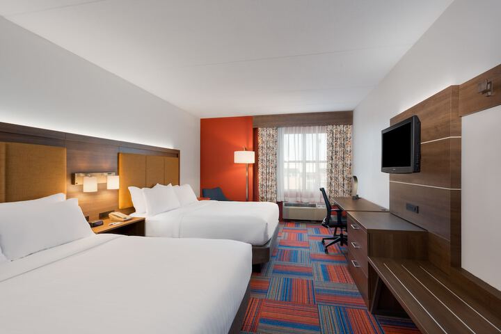 1 King Bed (2 of 9)