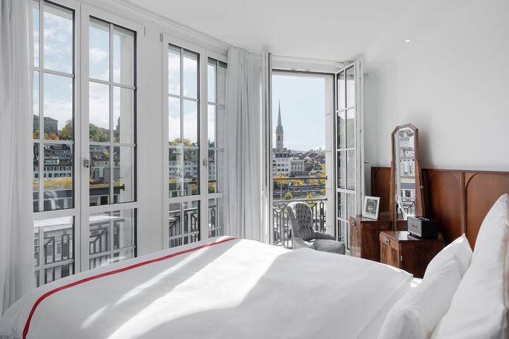Room 27 of 77