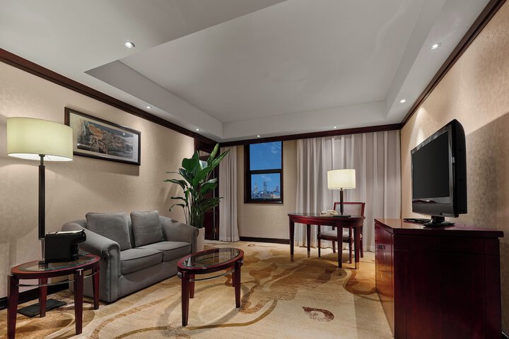 Room 11 of 34