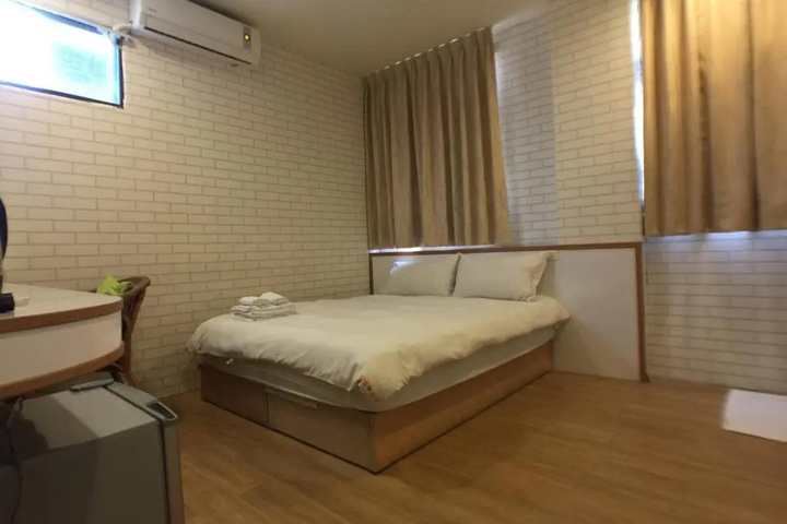 Room 2 of 12