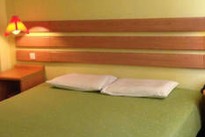 Room 14 of 28