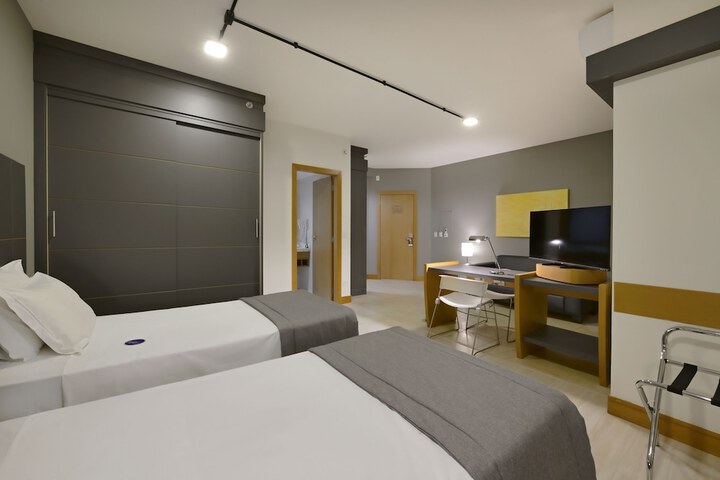 Room 7 of 96