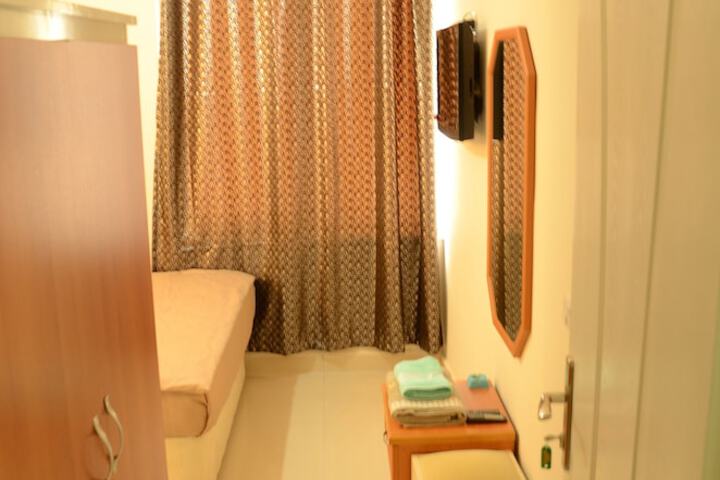 Room 27 of 43