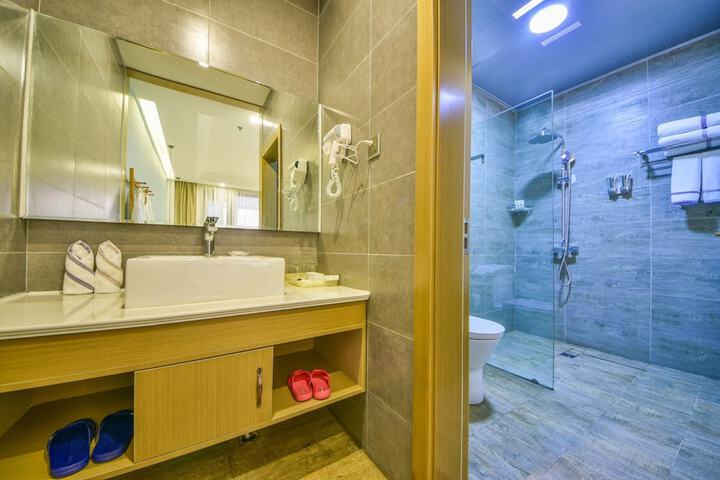 Room 15 of 15