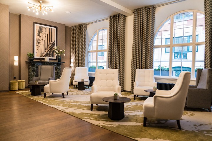 Lounge 88 of 121