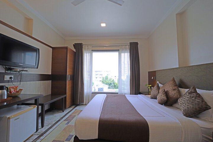 Room 25 of 83