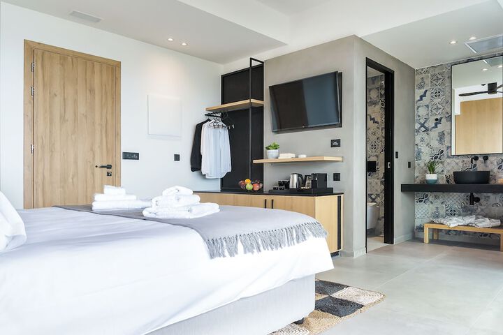 Room 3 of 69