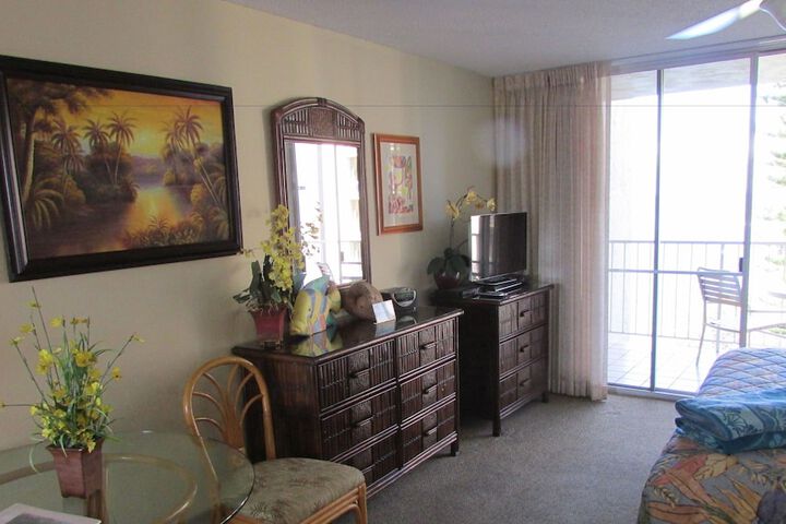 Room 30 of 484
