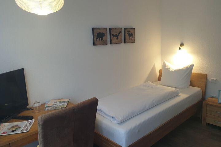 Room 6 of 35