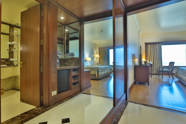Room 10 of 105