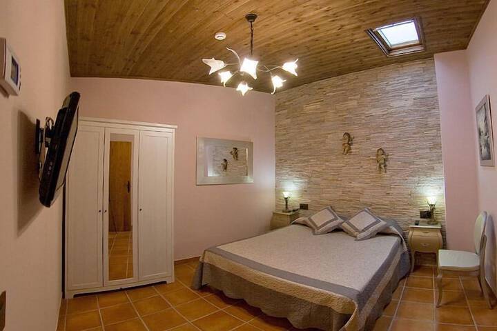 Room 4 of 12