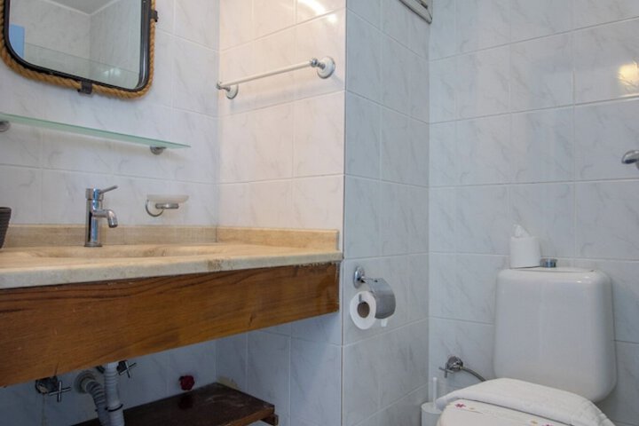 Room 42 of 131