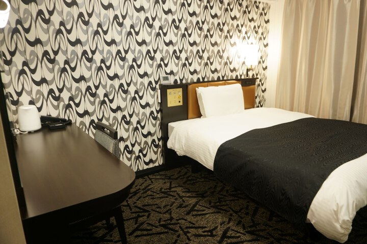 Room 6 of 37