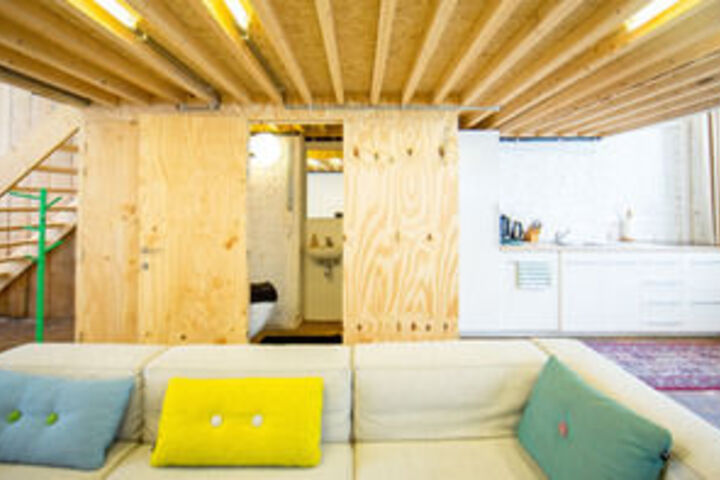 Room 4 of 89