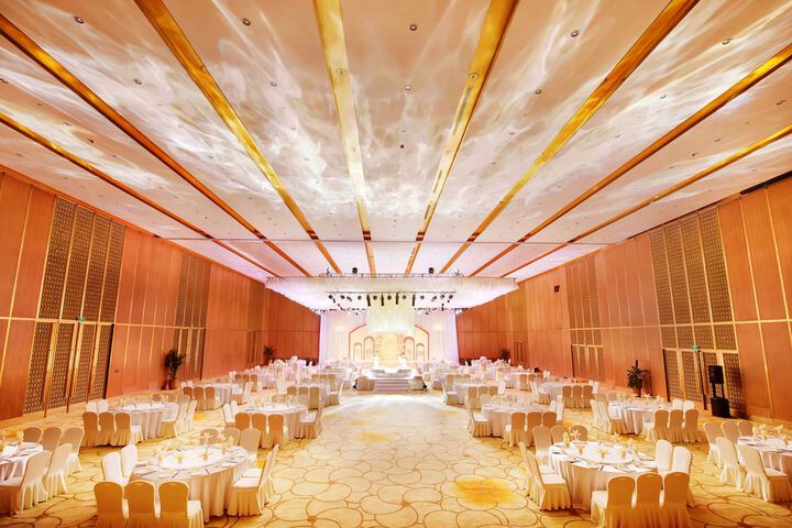 Ballroom/Hall 41 of 55