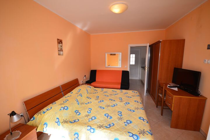 Room 3 of 43