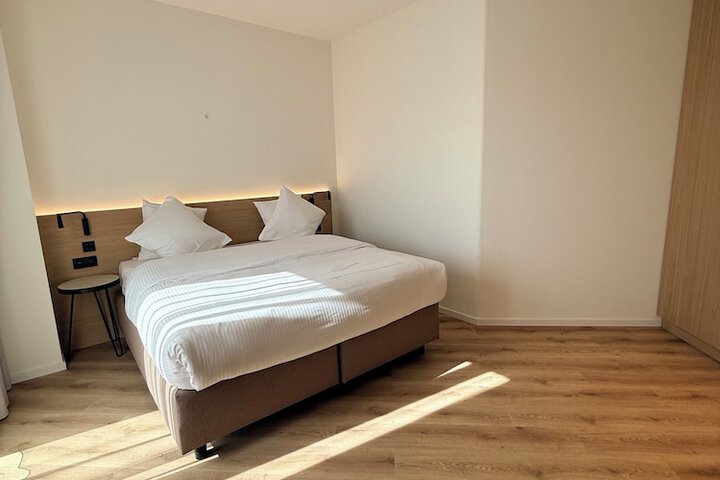 Room 11 of 28