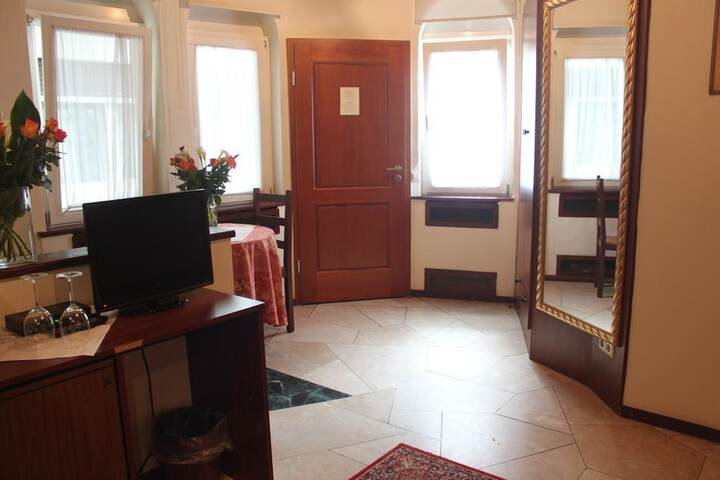 Room 11 of 21