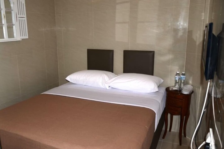 Room 13 of 19