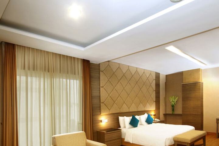 Room 8 of 37