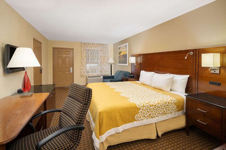 Room 9 of 15