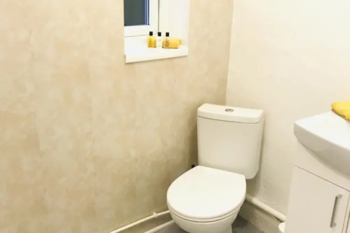 Room 8 of 12