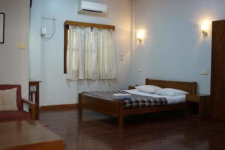 Room 11 of 33