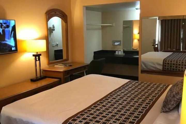 Room 9 of 18