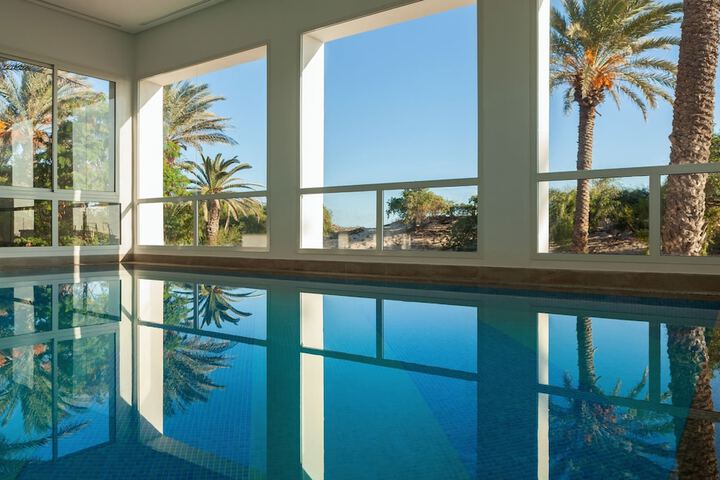 Hotel Pool
