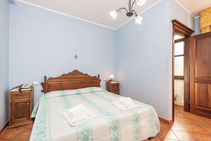 Room 4 of 49