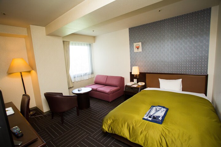 Room 12 of 38