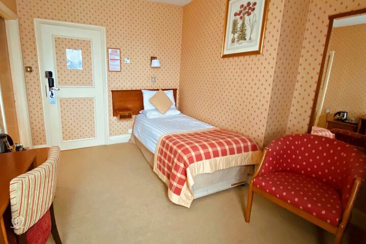 Room 7 of 24