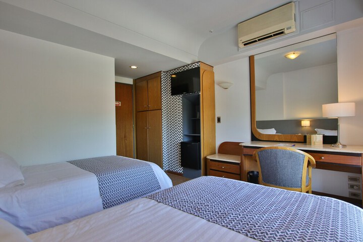 Room 9 of 17