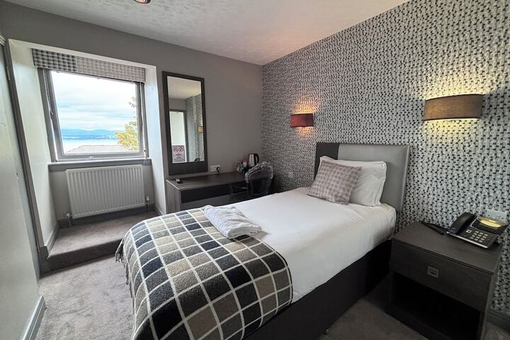 Room 32 of 106