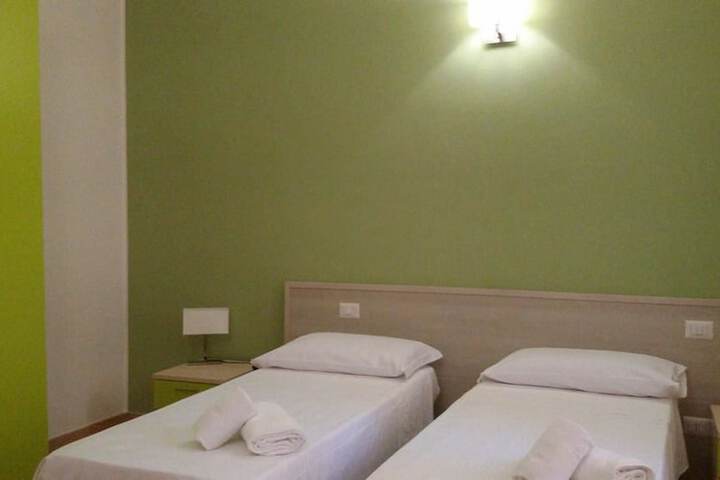 Room 4 of 11