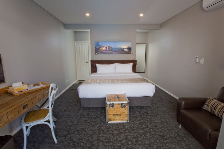 Room 4 of 39