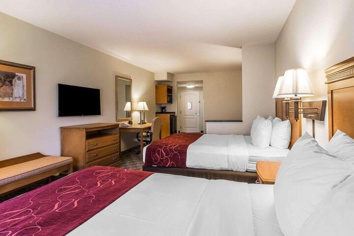 2 Queen Beds Accessible (14 of 17)