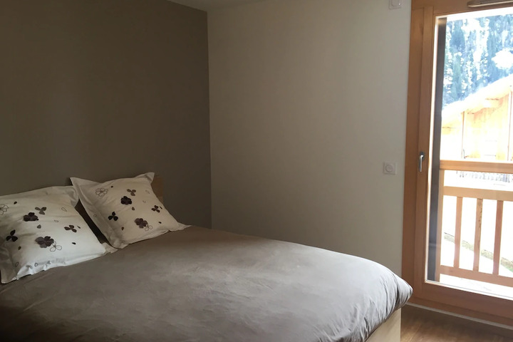 Room 4 of 8