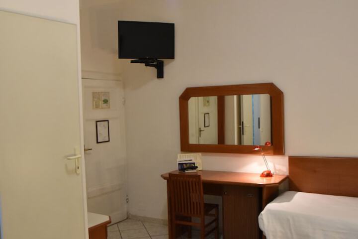 Room 37 of 63