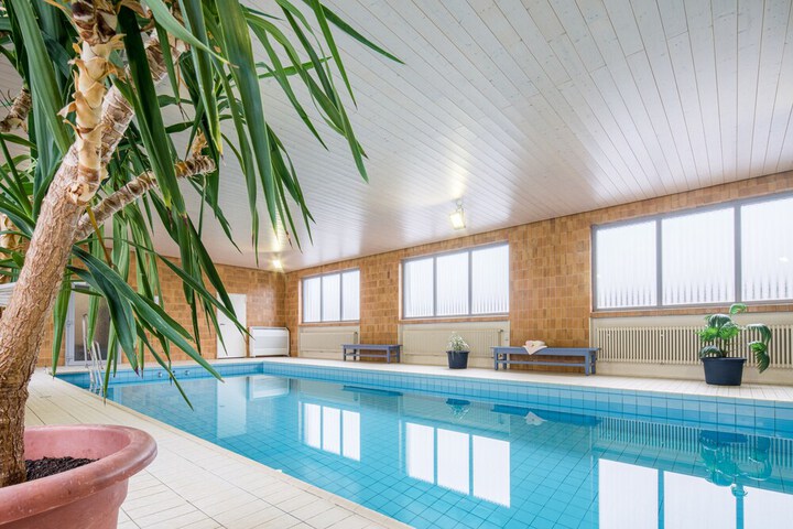 Pool Hotel