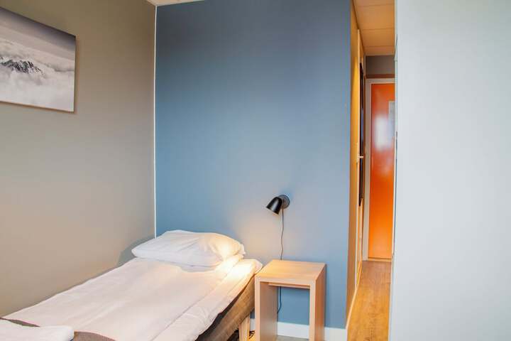 Room 32 of 86