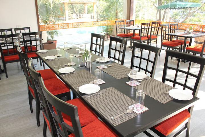 Dining 42 of 65